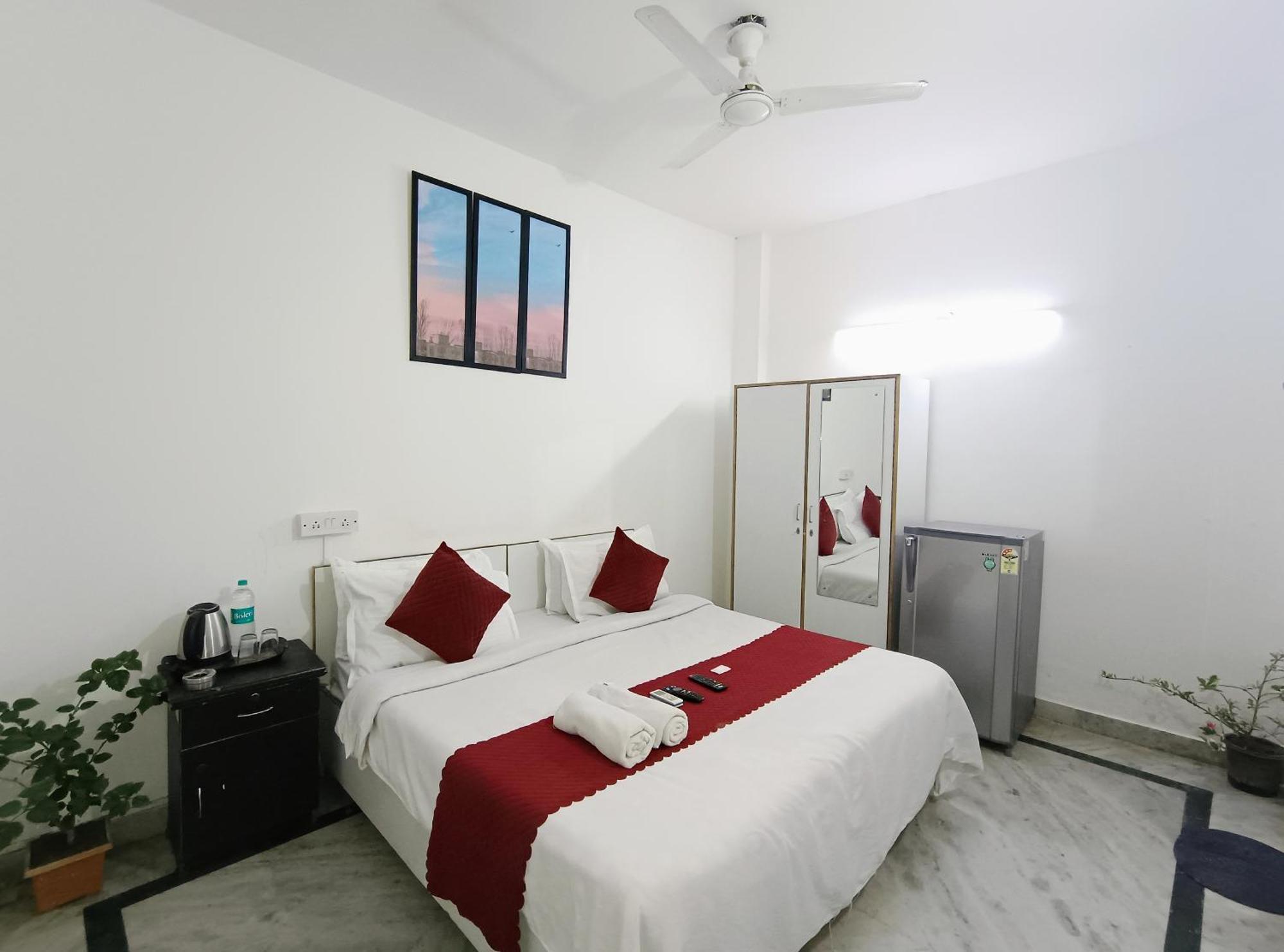 Hotel Hauz Khas Fort View Nova Deli Exterior foto