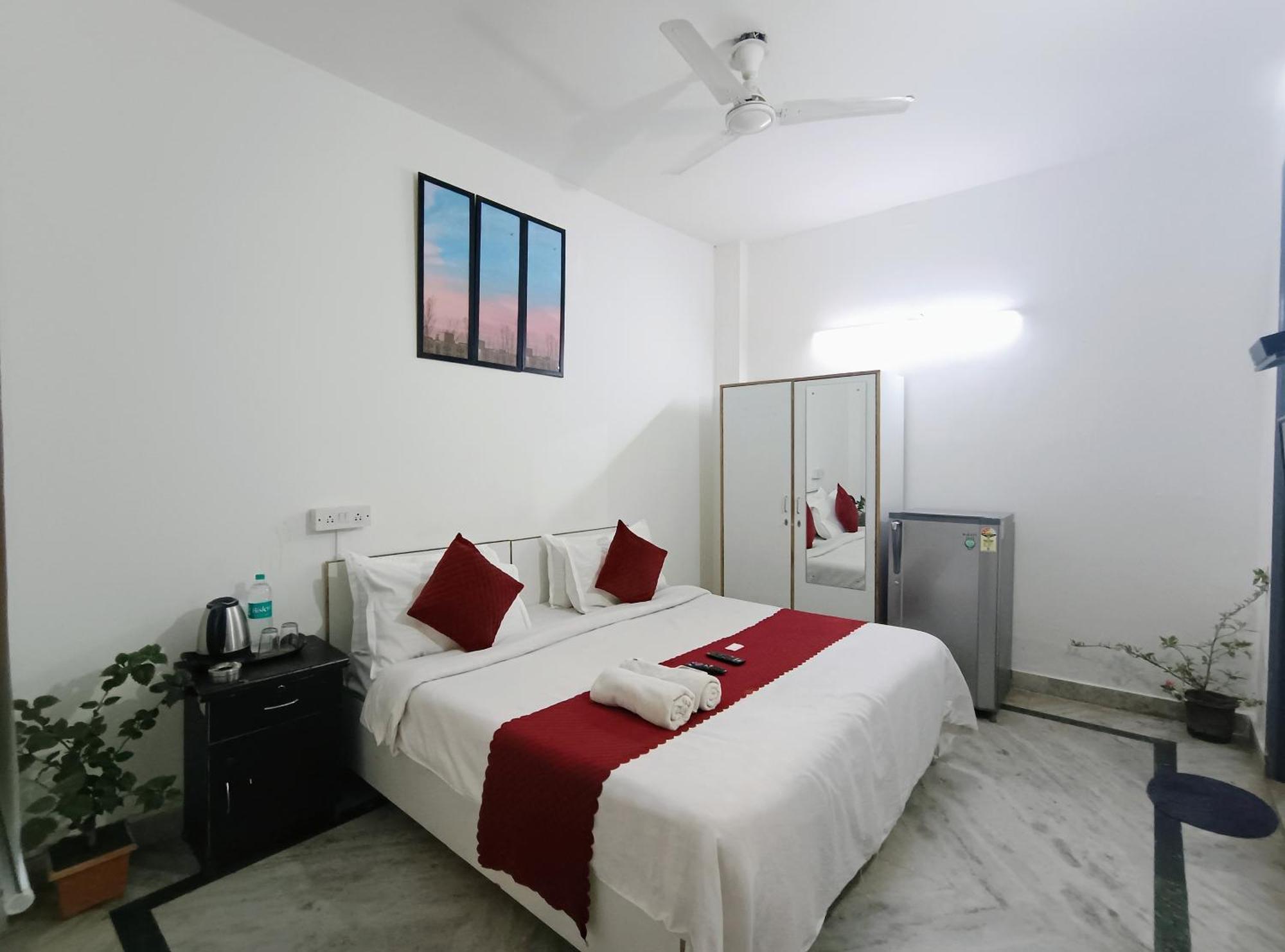 Hotel Hauz Khas Fort View Nova Deli Exterior foto