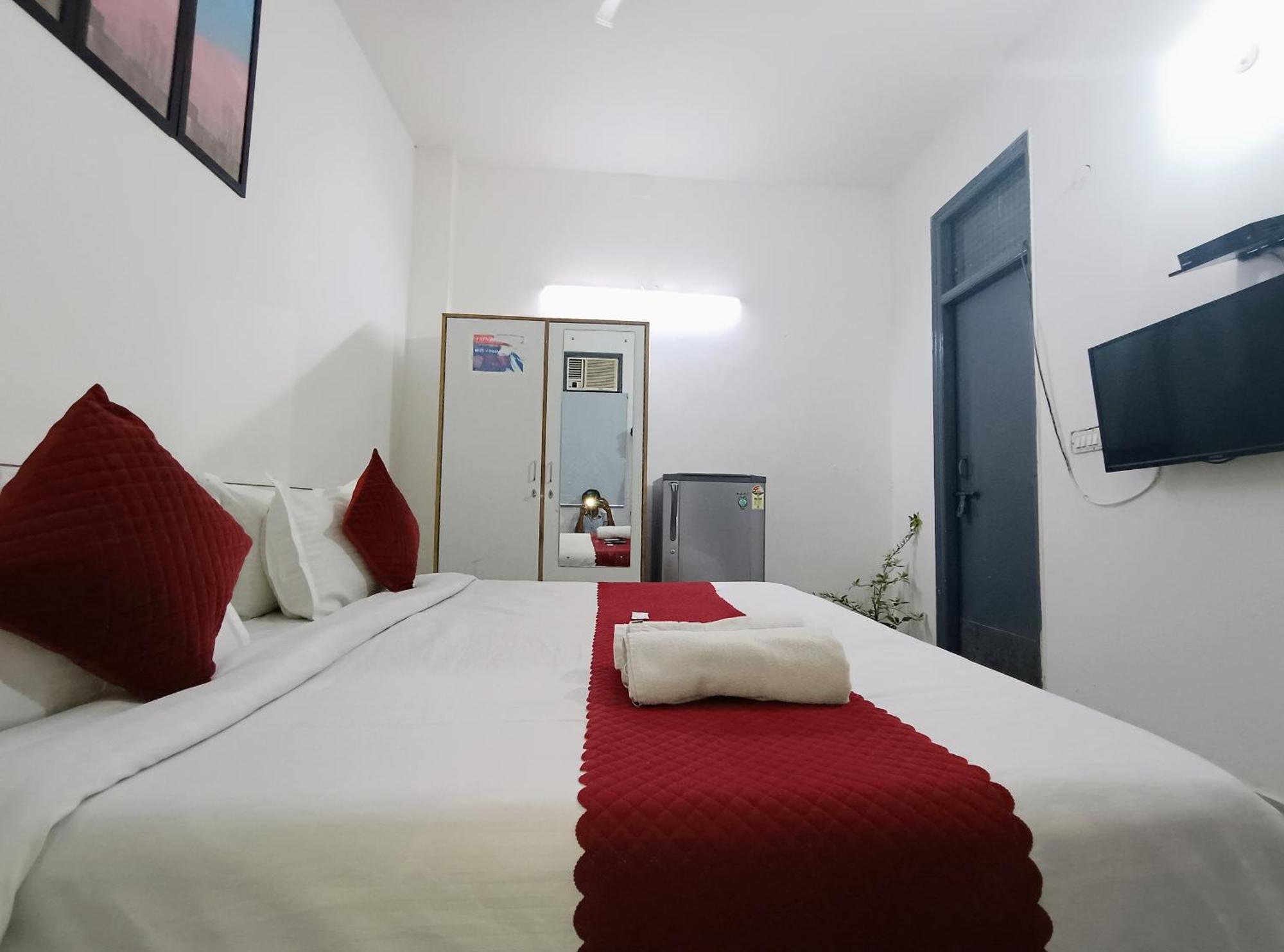 Hotel Hauz Khas Fort View Nova Deli Exterior foto