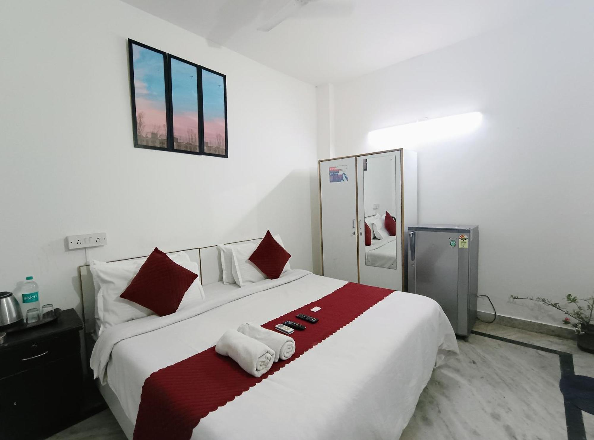 Hotel Hauz Khas Fort View Nova Deli Exterior foto