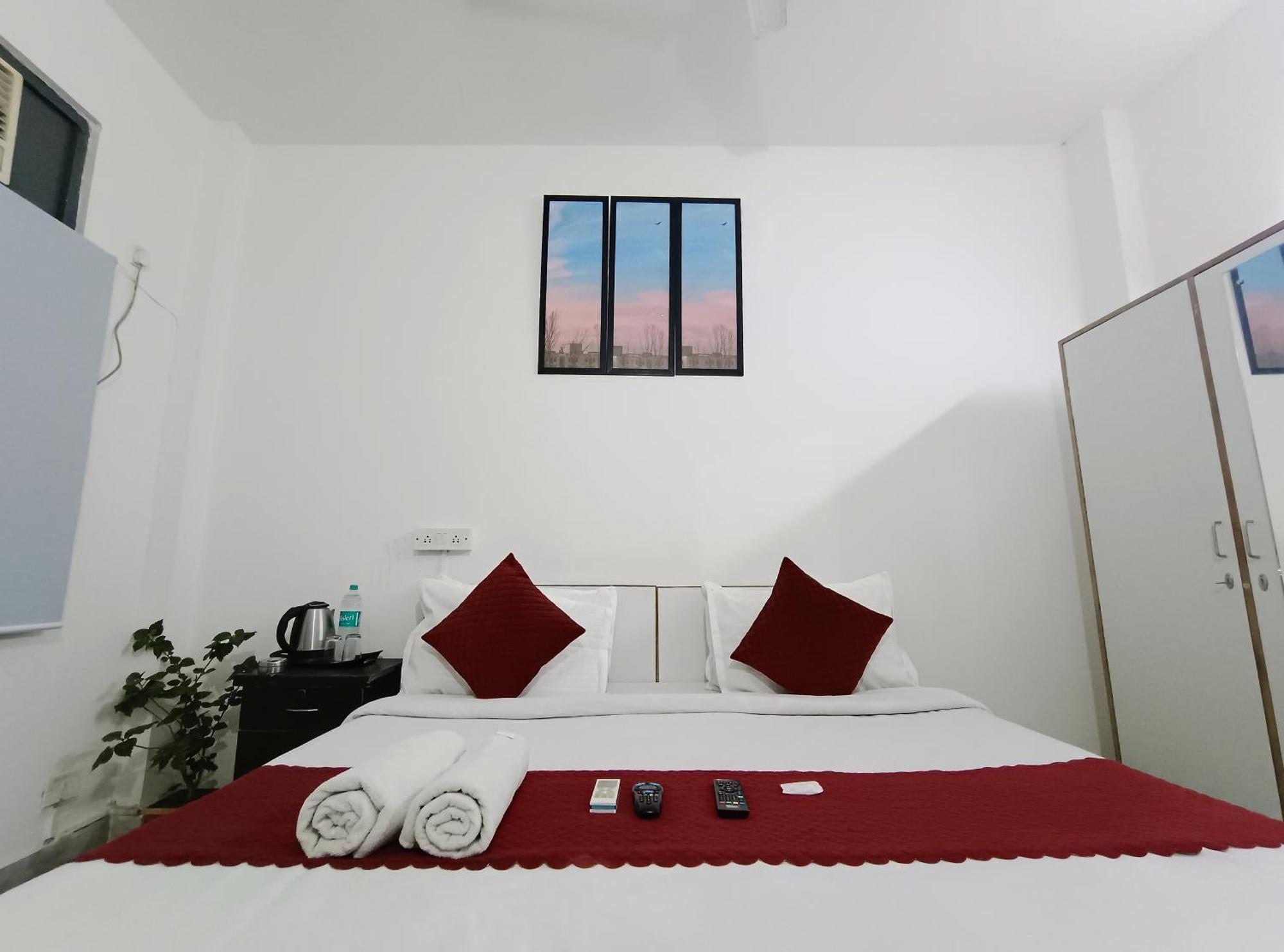 Hotel Hauz Khas Fort View Nova Deli Exterior foto