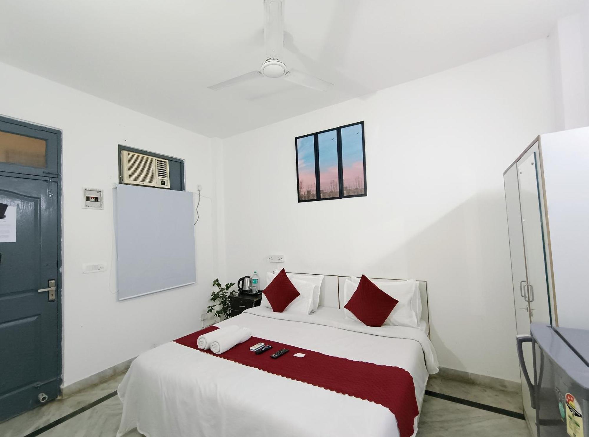 Hotel Hauz Khas Fort View Nova Deli Exterior foto