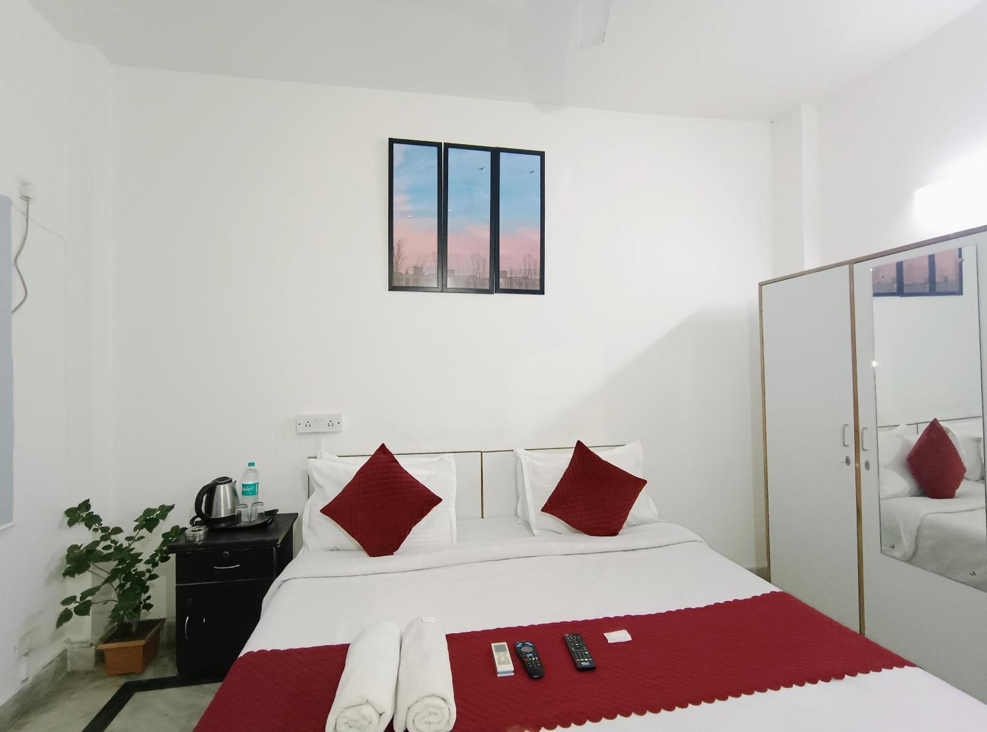 Hotel Hauz Khas Fort View Nova Deli Exterior foto