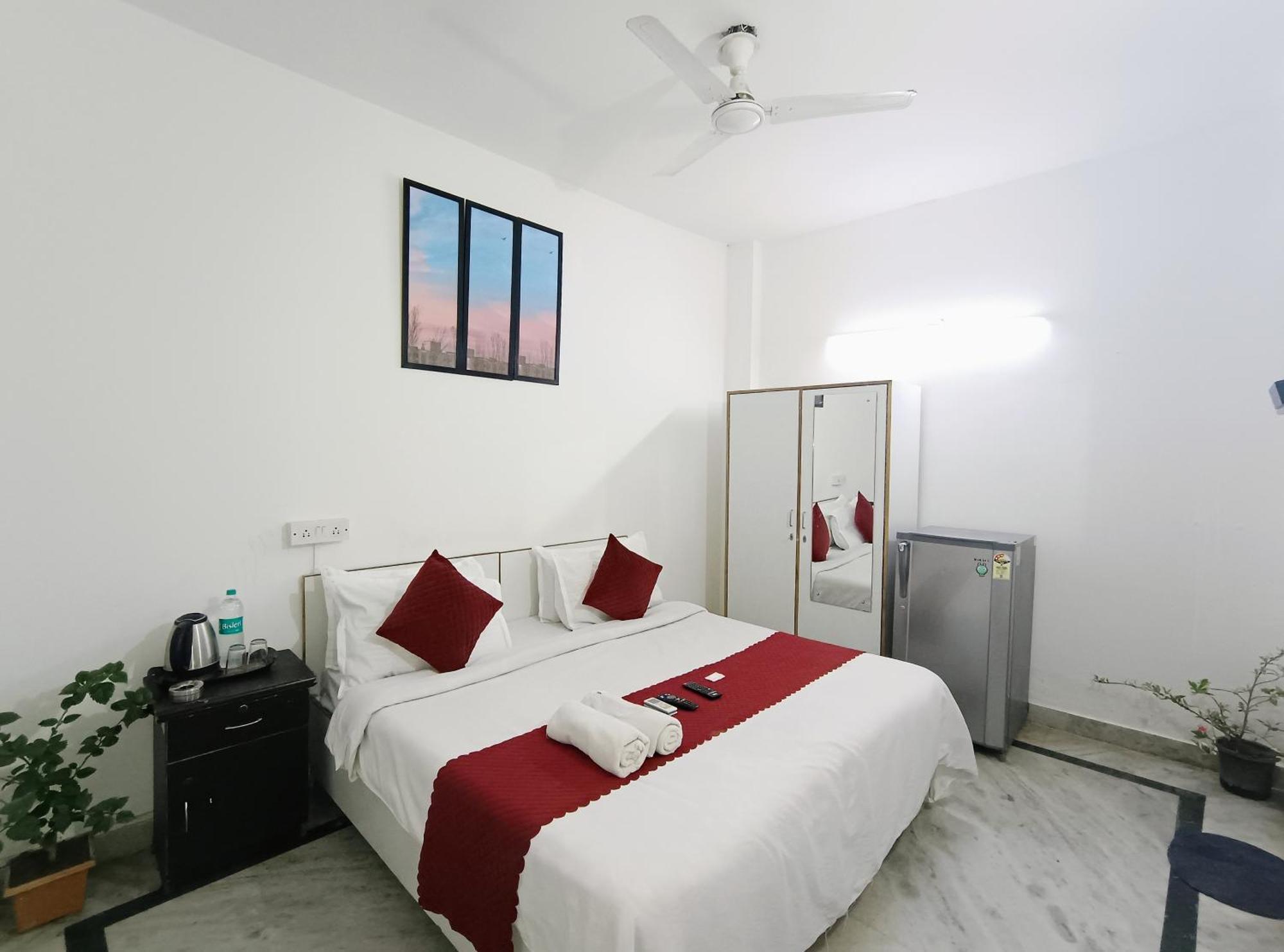 Hotel Hauz Khas Fort View Nova Deli Exterior foto