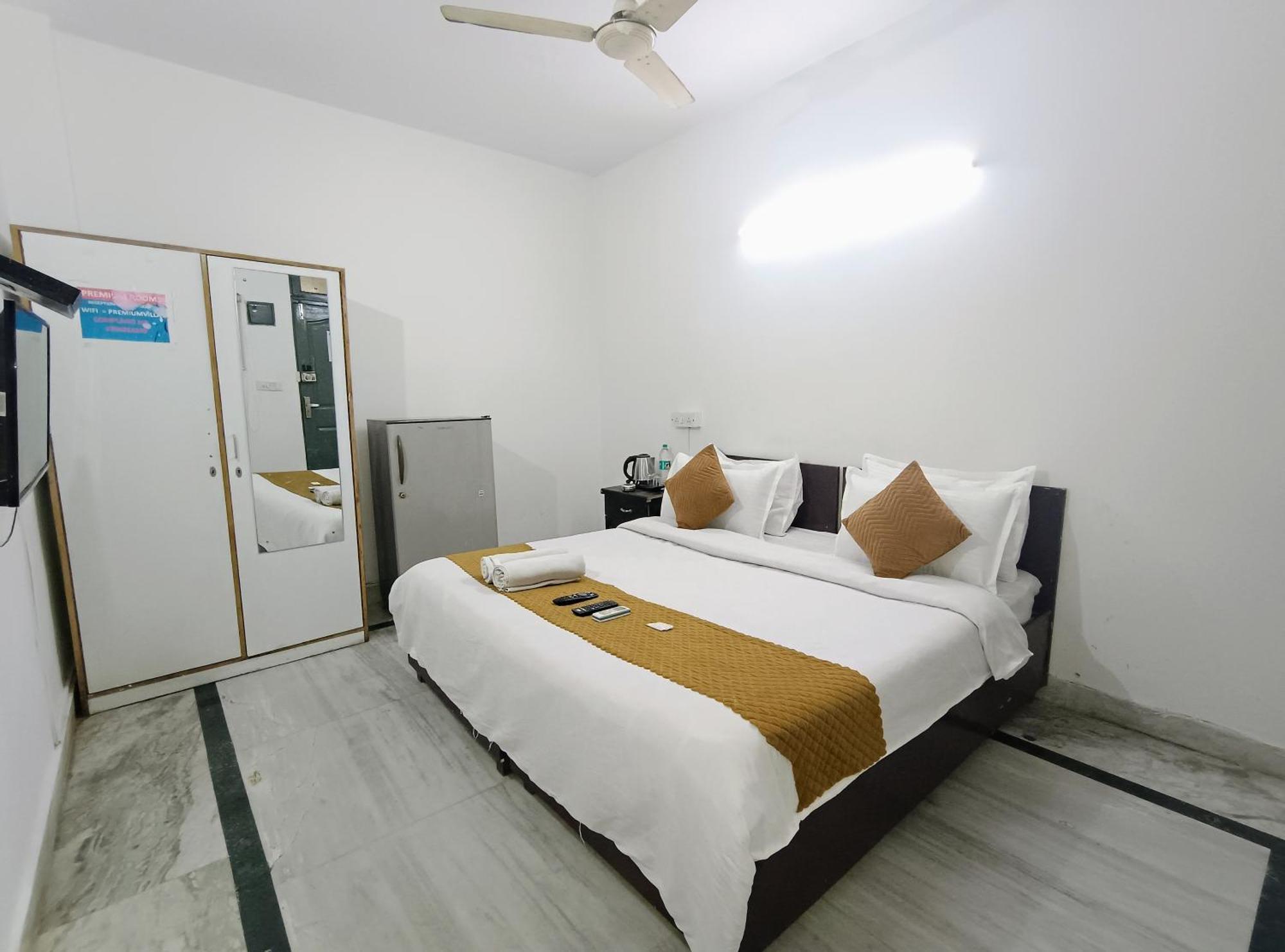 Hotel Hauz Khas Fort View Nova Deli Exterior foto